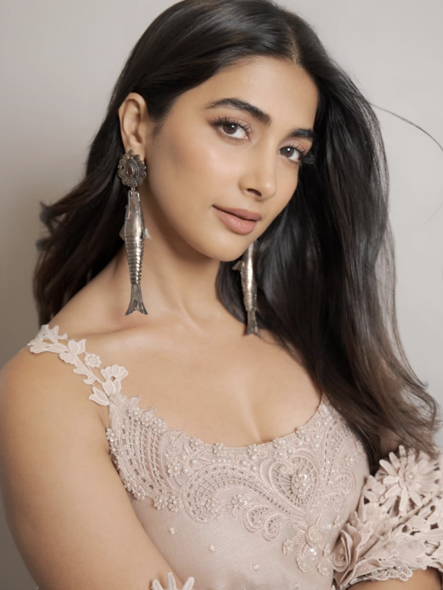 Puja Hegde | గ్లామర్‌తో సోషల్ మీడియాలో సందడి